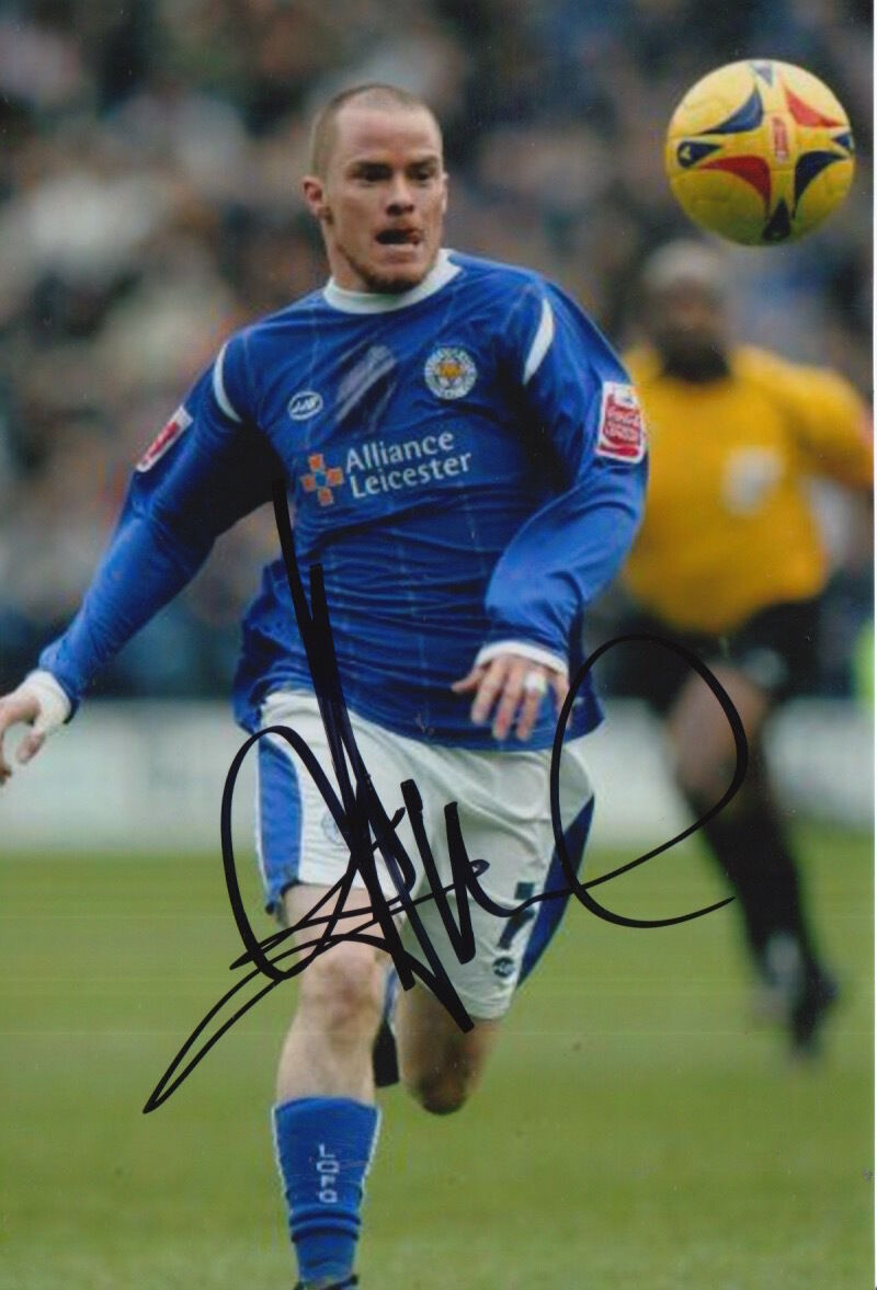 LEICESTER CITY HAND SIGNED IAN HUME 6X4 Photo Poster painting 1.