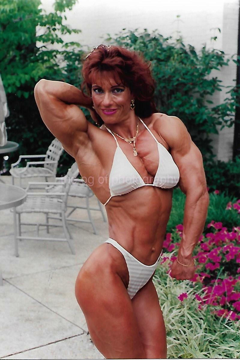 FEMALE BODYBUILDER 80's 90's FOUND Photo Poster painting Color MUSCLE GIRL Original EN 112 29 H