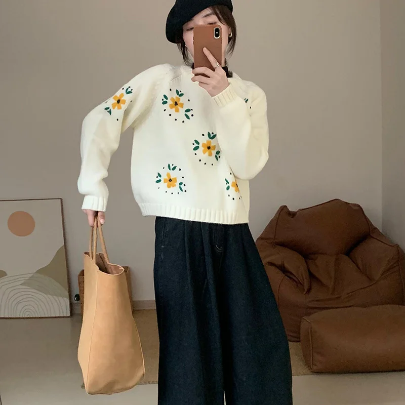 Toloer Toloer Autumn And Winter New Hook Flower Stereo Embroidery Art Retro Pullover Sweater Loose Show Thin Short Sweater Woman-Outfit Ideas