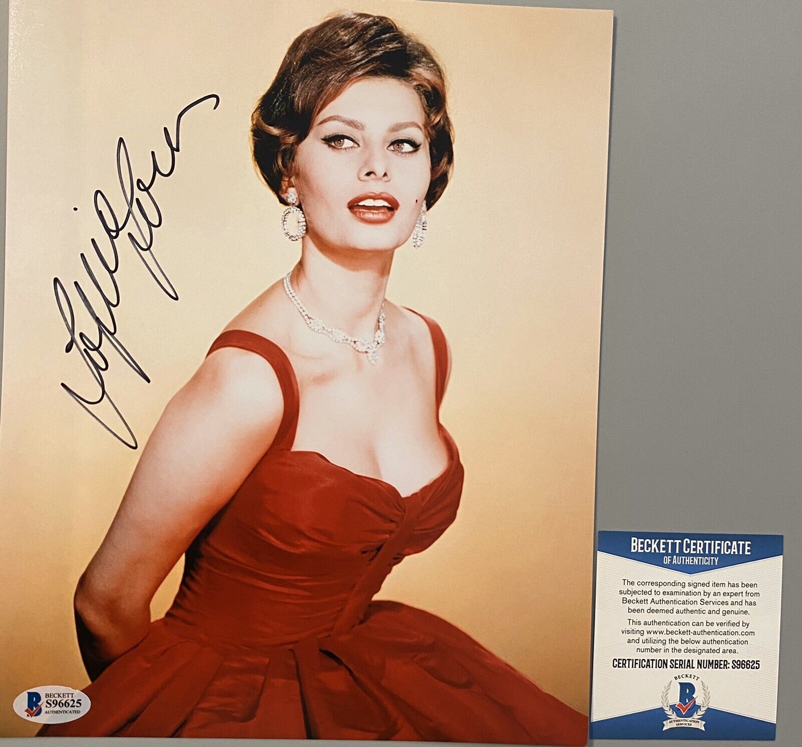 Sophia Loren signed Autographed 8x10 Color Photo Poster painting Sexy Beckett Authenticated