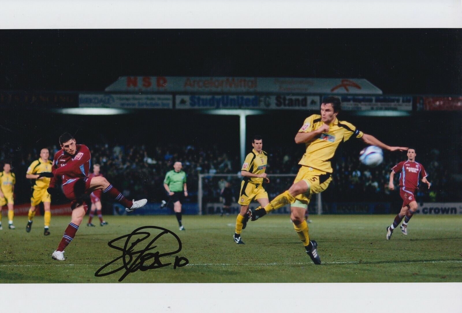 Gary Hooper Hand Signed 12x8 Photo Poster painting - Scunthorpe United Autograph.