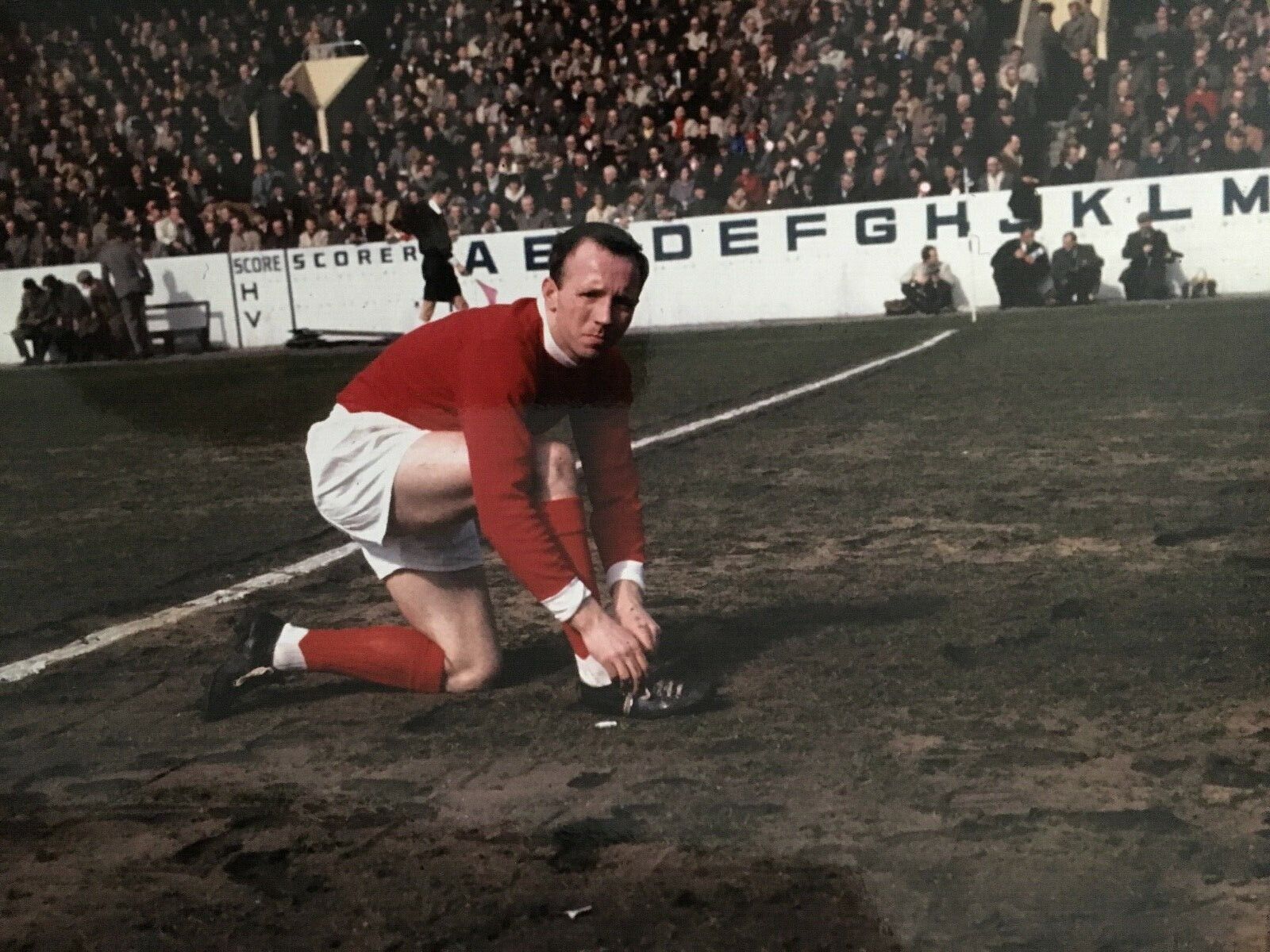 NOBBY STILES - MANCHESTER UNITED LEGEND - EXCELLENT UNSIGNED Photo Poster paintingGRAPH