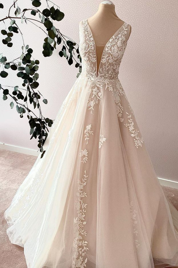 Wide Straps Sweetheart A-Line Wedding Dress With Tulle Appliques Lace