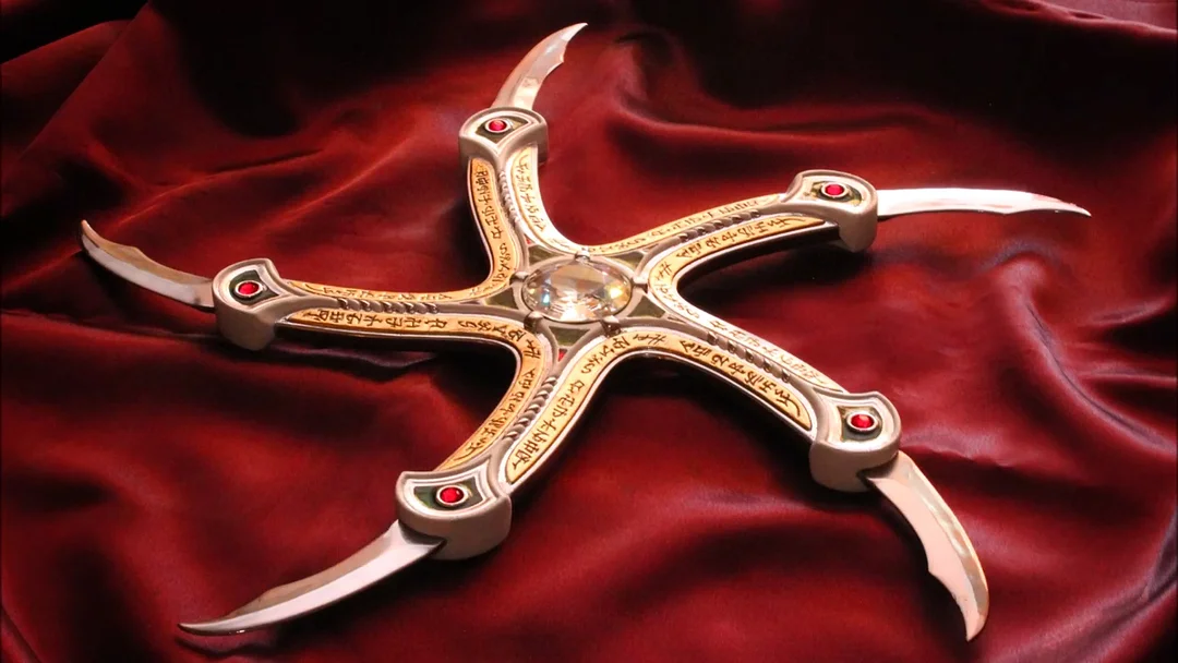 The Krull Glaive Prop Replica Model Kit 1:1