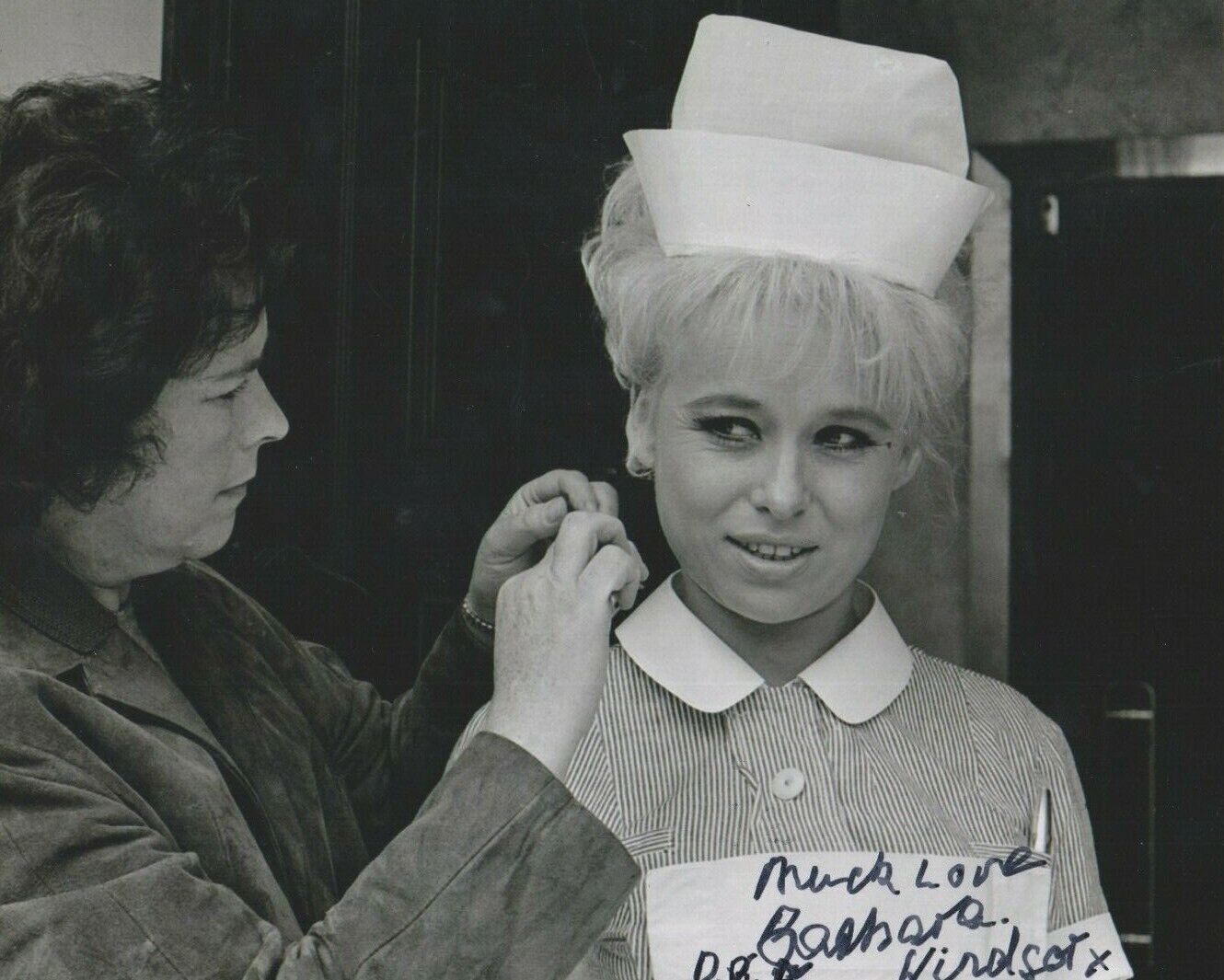 Barbara Windsor *HAND SIGNED* 8x10 Photo Poster painting ~ AUTOGRAPHED ~ Carry On