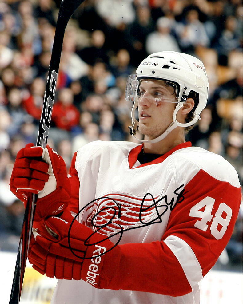 Detroit Red Wings Cory Emmerton Signed Autographed 8x10 NHL Photo Poster painting COA