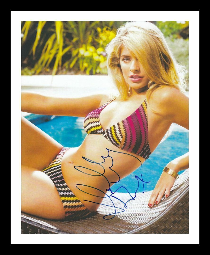 Holly Willoughby Autograph Signed & Framed Photo Poster painting 2