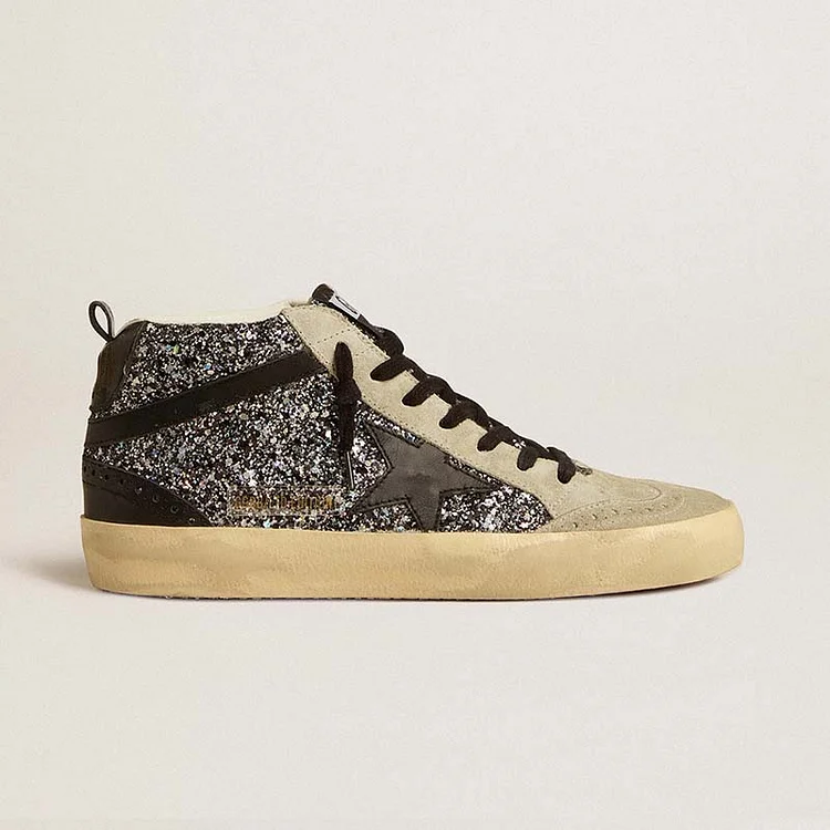 Golden Goose Mid Star LTD en brillo negro con estrella y coma de cuero negro
