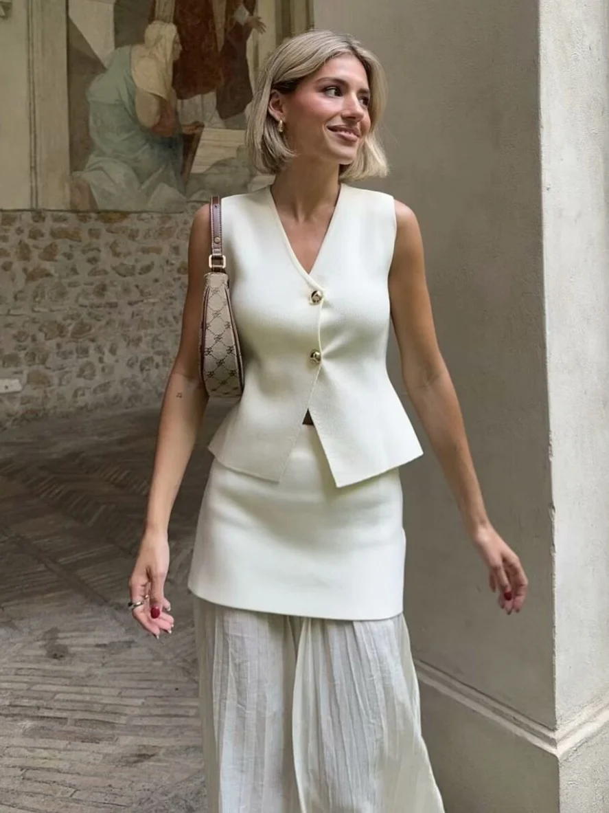 Nigikala Nigikala Summer Women's Solid Color Repair Gold Button Knitted Vest Blouse B62038