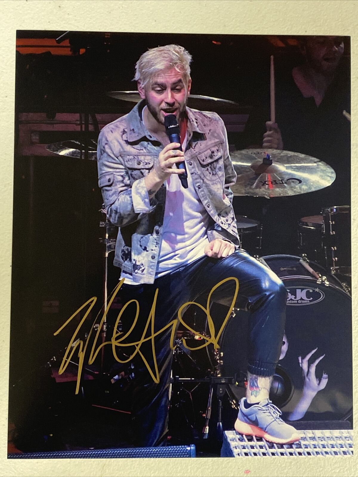 ISSUES BAND TYLER CARTER AUTOGRAPHED SIGNED Photo Poster painting WITH EXACT SIGNING PROOF