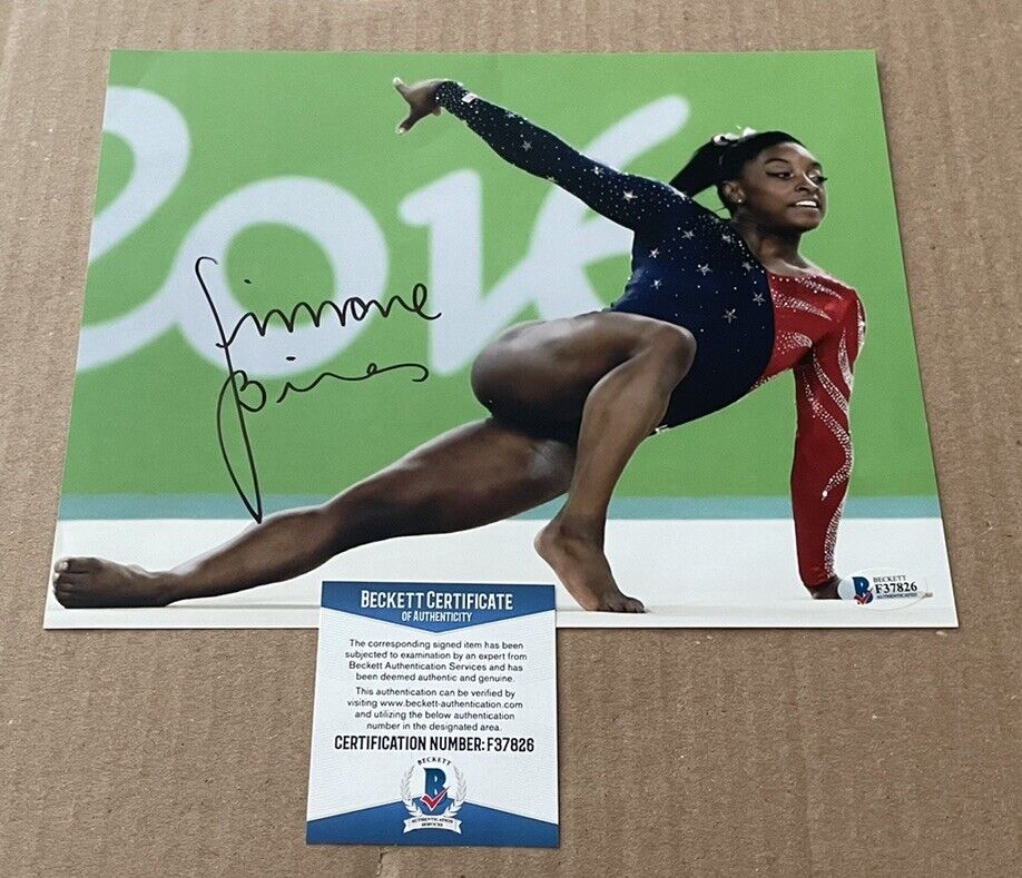 SIMONE BILES SIGNED 2016 RIO OLYMPICS 8X10 Photo Poster painting BECKETT CERTIFIED #15