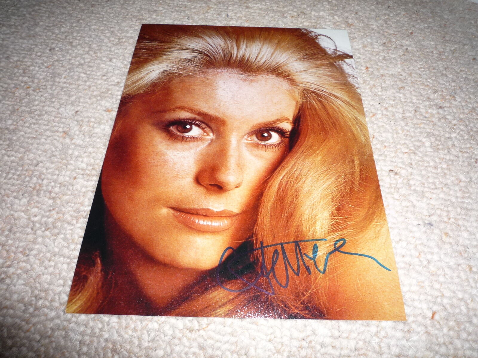 CATHERINE DENEUVE signed autograph 8x10 (20x25 cm) In Person