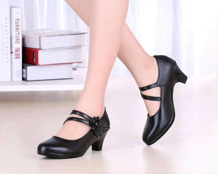 Genuine Leather Black OL Work Shoes Women Low Heels Pumps 2022 Spring New Lady Casual Shoes Flower Pumps For Womens