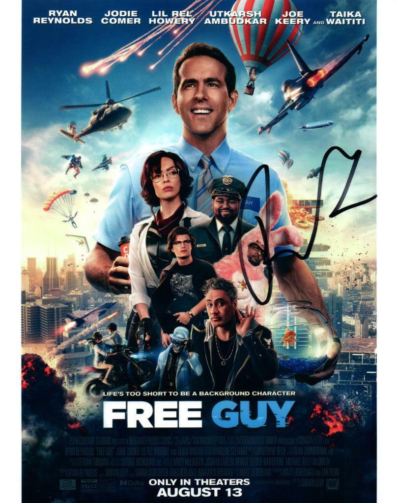 Ryan Reynolds signed 8x10 Photo Poster painting picture good looking autographed plus COA