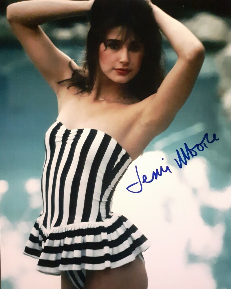 Demi Moore signed  8x10