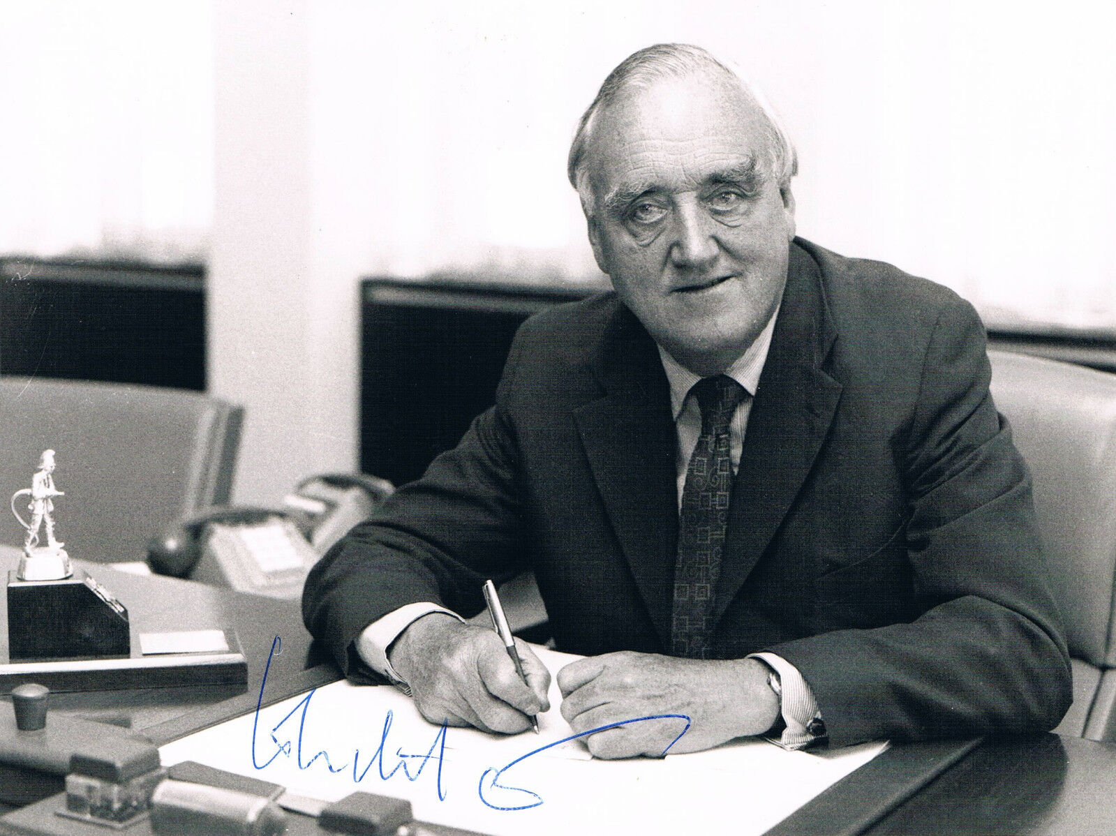 United Kingdom William Whitelaw 1st Viscount Whitelaw autograph signed Photo Poster painting