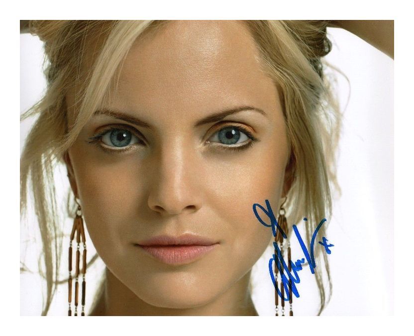 MENA SUVARI AUTOGRAPHED SIGNED A4 PP POSTER Photo Poster painting PRINT 2