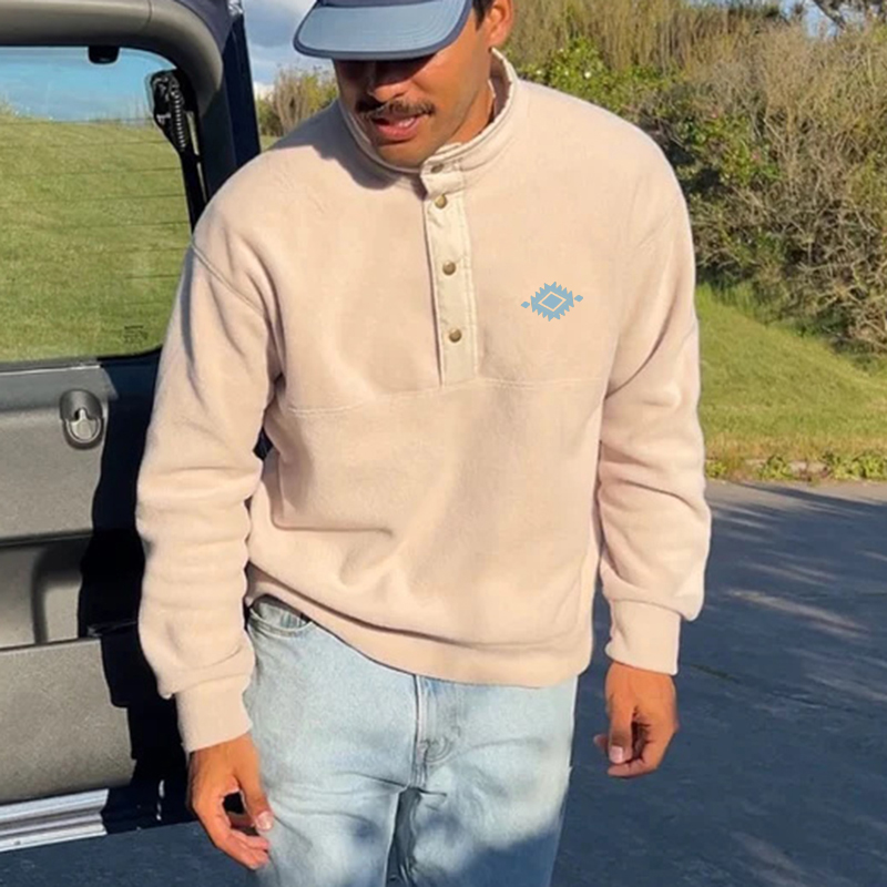 Stylish Fleece Pullover with Embroidered Design for Outdoor Adventures