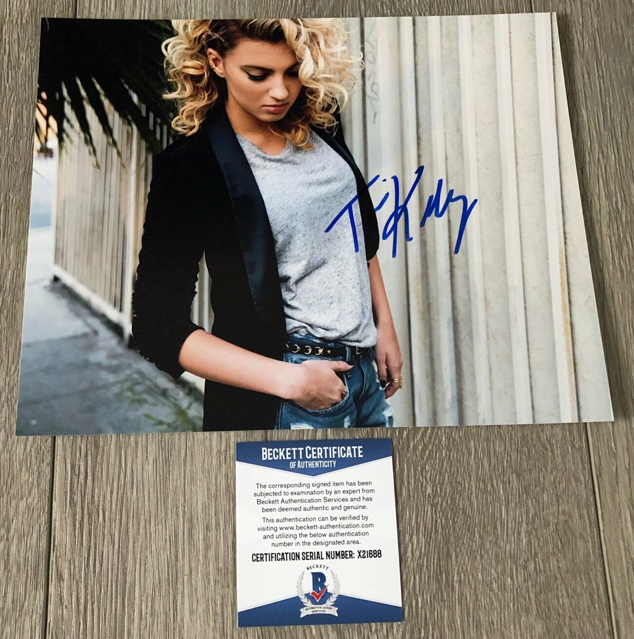 TORI KELLY SIGNED AUTOGRAPH 8x10 Photo Poster painting A w/EXACT VIDEO PROOF & BECKETT BAS COA