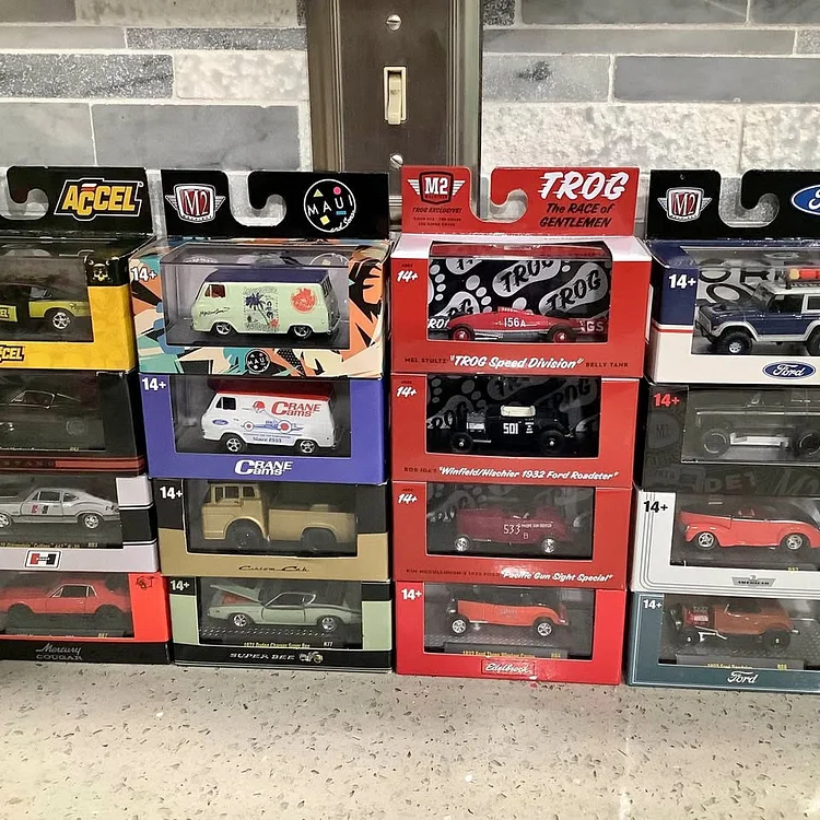 Dronehint Lot of 16 M2 Machines Diecast Cars Scale 1:64 (VALENCIA) $80 Santa Clarita CA