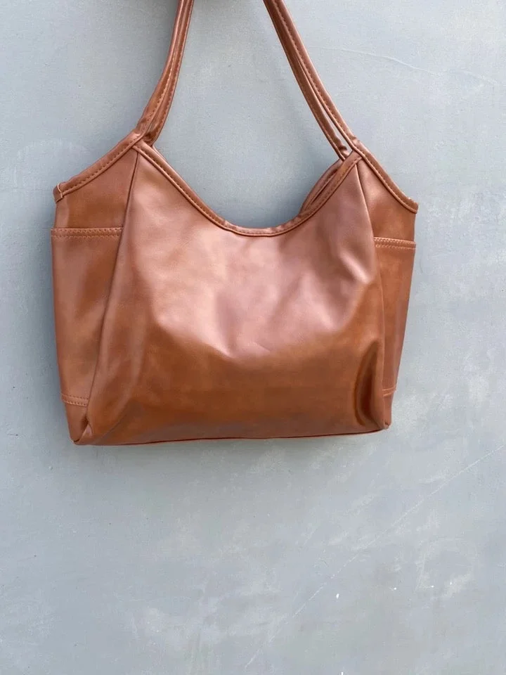 Large-capacity vintage handmade leather tote bag