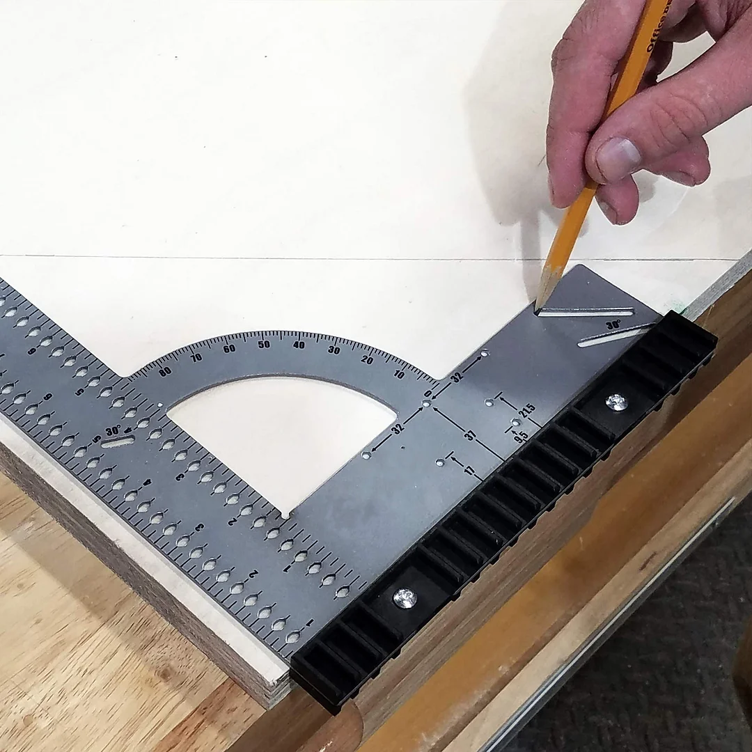 مسطرة النجارة متعددة الوظائف