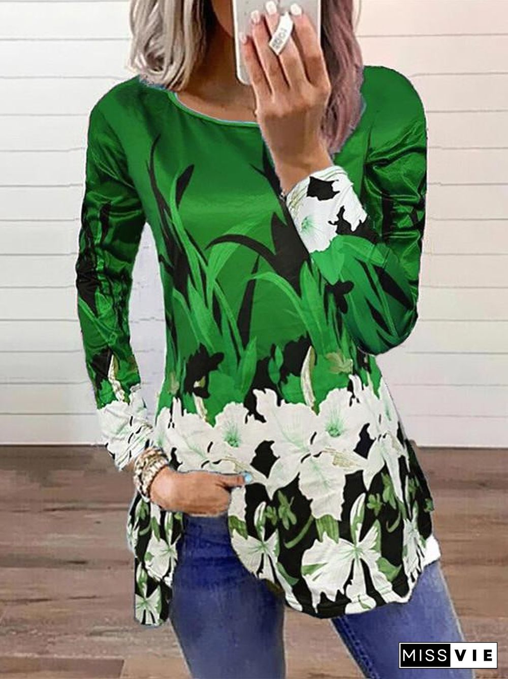 Women Long Sleeve Scoop Neck Floral Printed Graphic Top