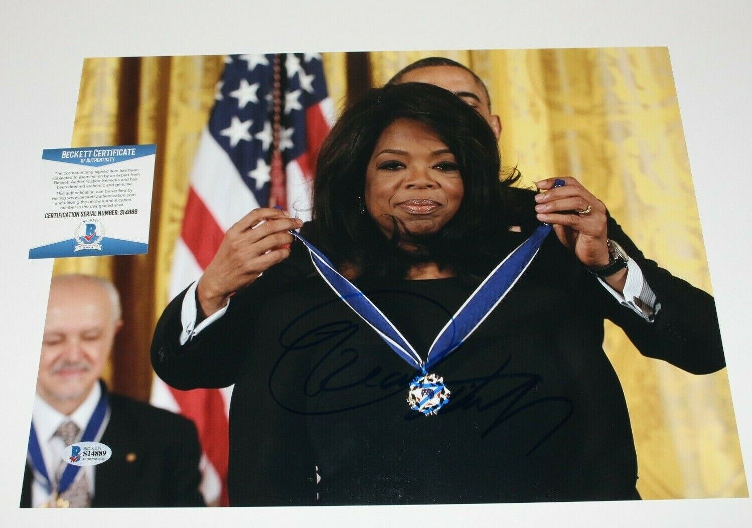 OPRAH WINFREY SIGNED KENNEDY CENTER HONOR 11x14 Photo Poster painting BECKETT COA O MAGAZINE