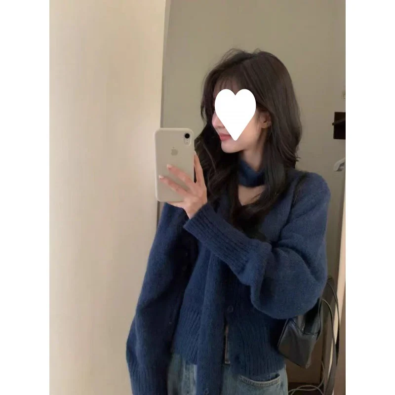 Uveng Uveng Chic Winter New Small French Retro Long-Sleeved Pure Desire V-Neck Long-Sleeved Sweater Coat Hanging Neck Scarf