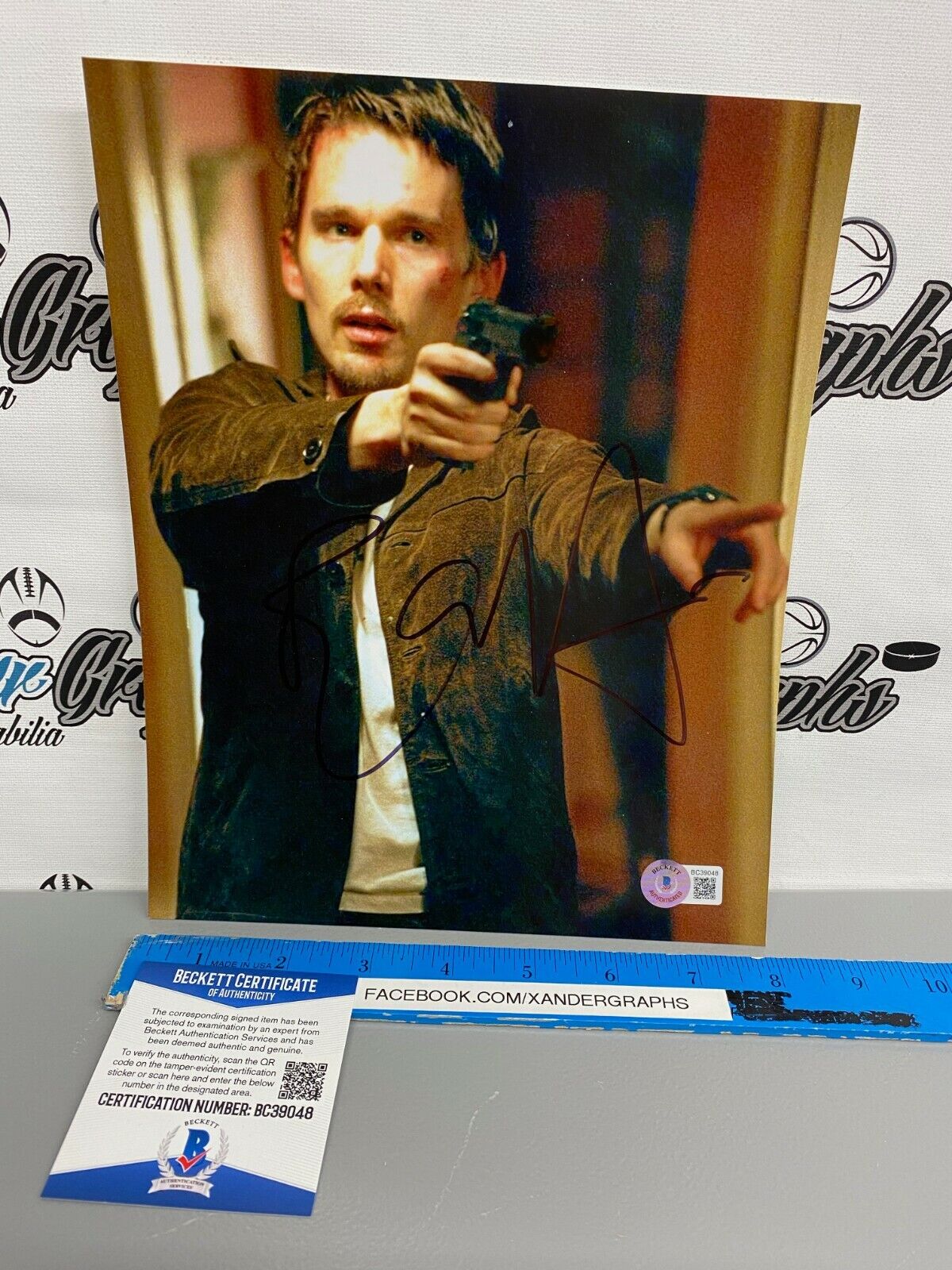 ETHAN HAWKE TRAINING DAY SIGNED AUTOGRAPHED 8X10 Photo Poster paintingGRAPH-BECKETT BAS COA