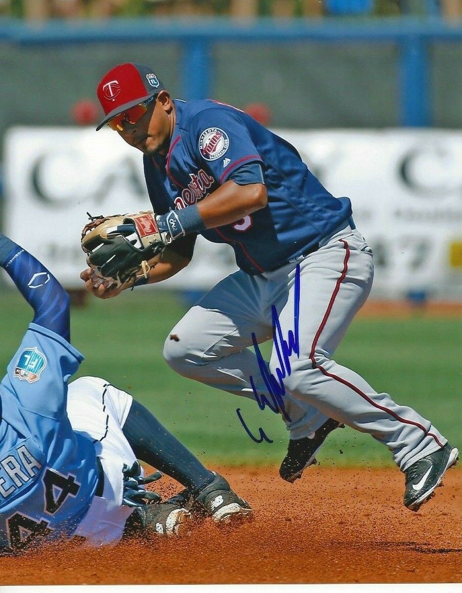 Eduardo Escobar autographed 8x10 Minnesota TwinsC560