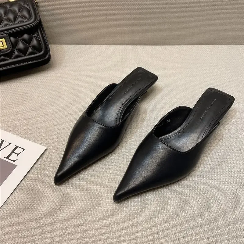 Zhungei New Low Heel Slippers Summer Close Toe Outdoor Mules Casual Pumps Street Style Mum‘s Sandal Slip on Half Slippers Loafers