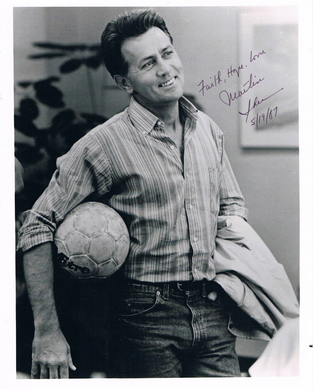 Martin Sheen 1940- genuine autograph Photo Poster painting 8x10