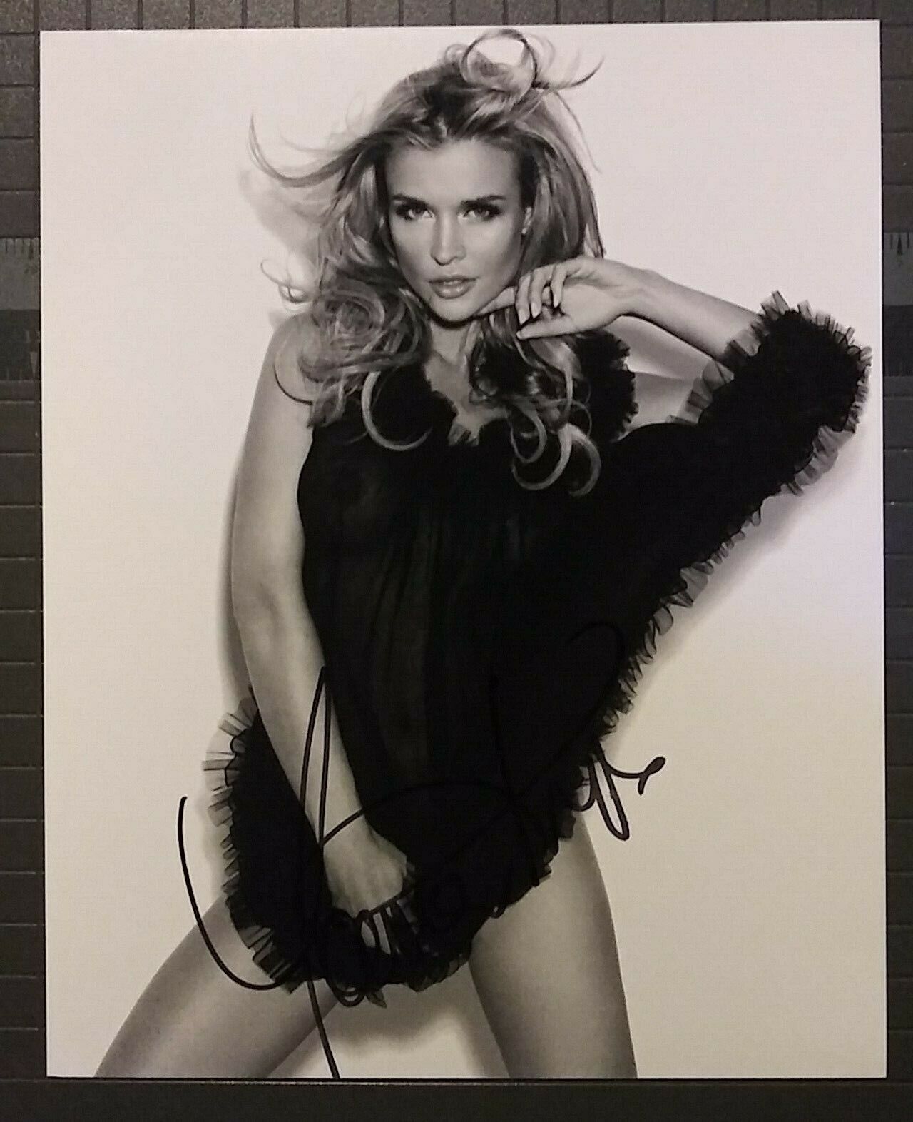 Joanna Krupa signed 8x10