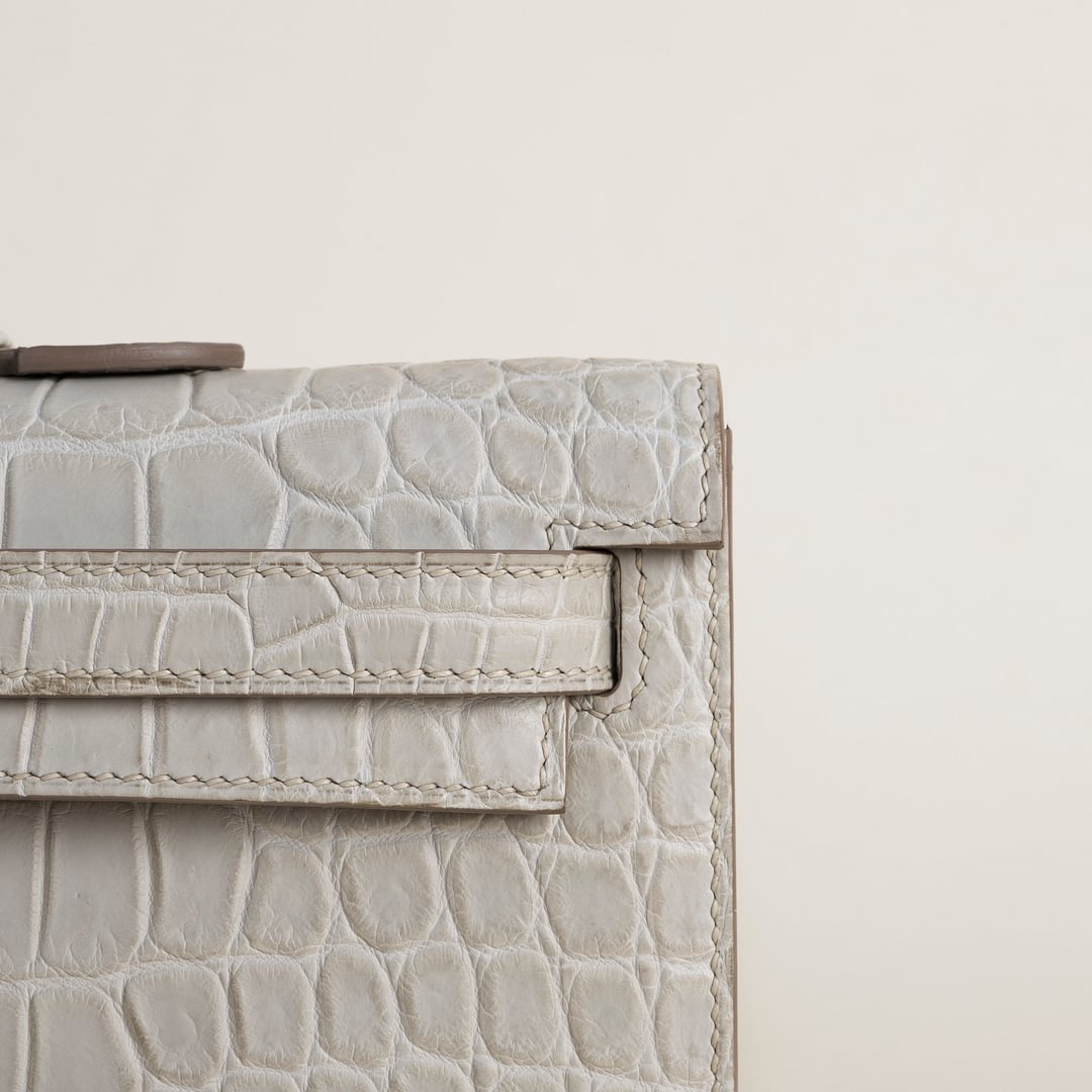 Kelly cut Matte Porosus Crocodile  8L Beton  PHW