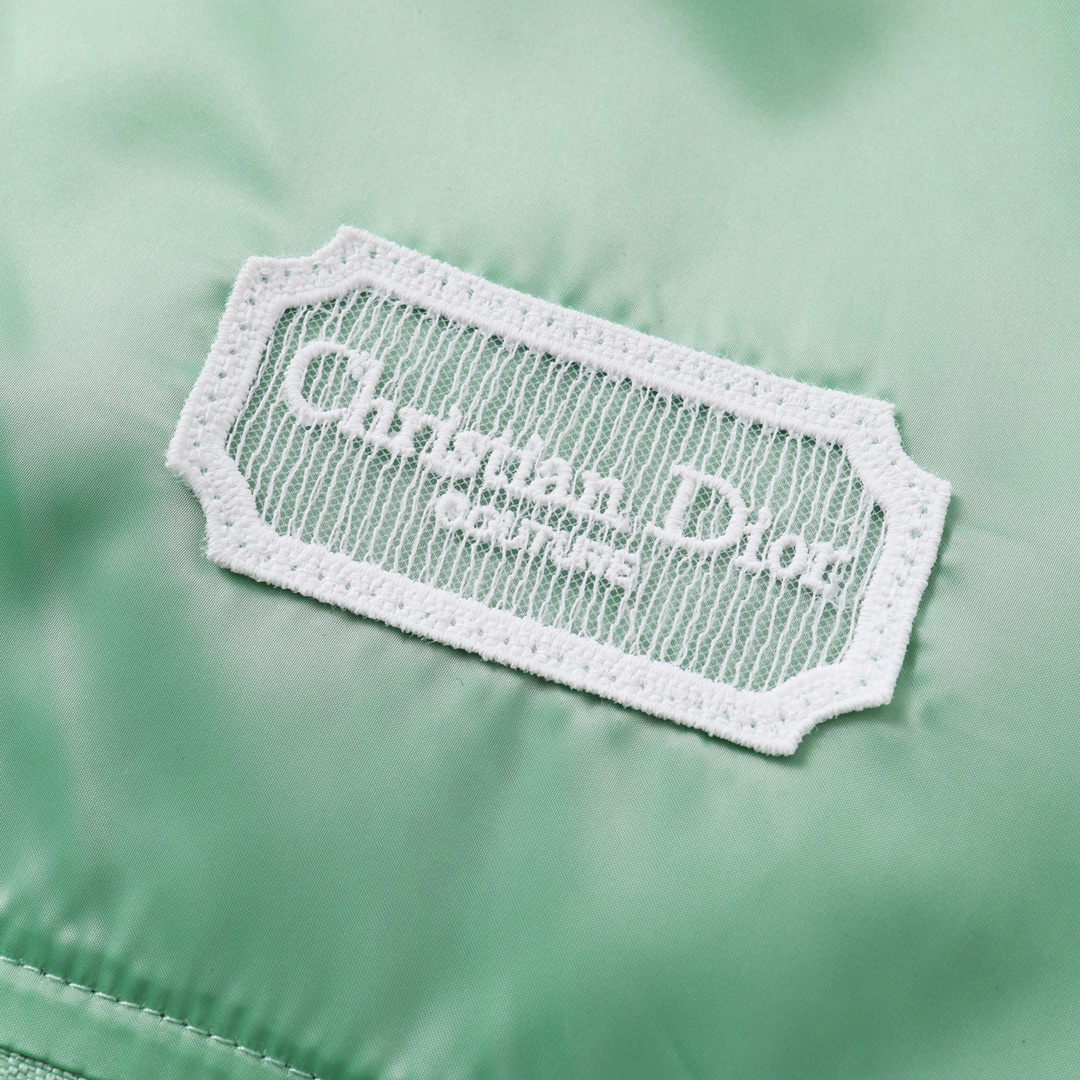 DIOR半拉鏈湖水外套刺繡圖