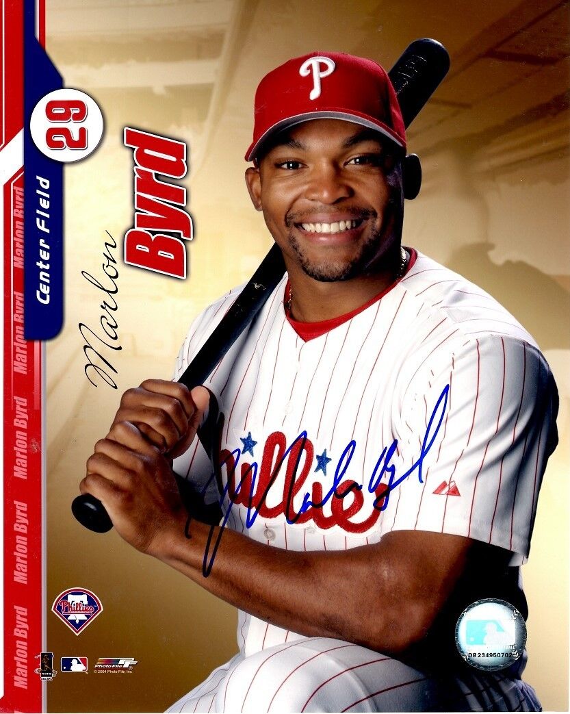 Signed 8x10 MARLON BYRD Philadelphia Phillies Autographed 8x10 Photo Poster painting - w/COA