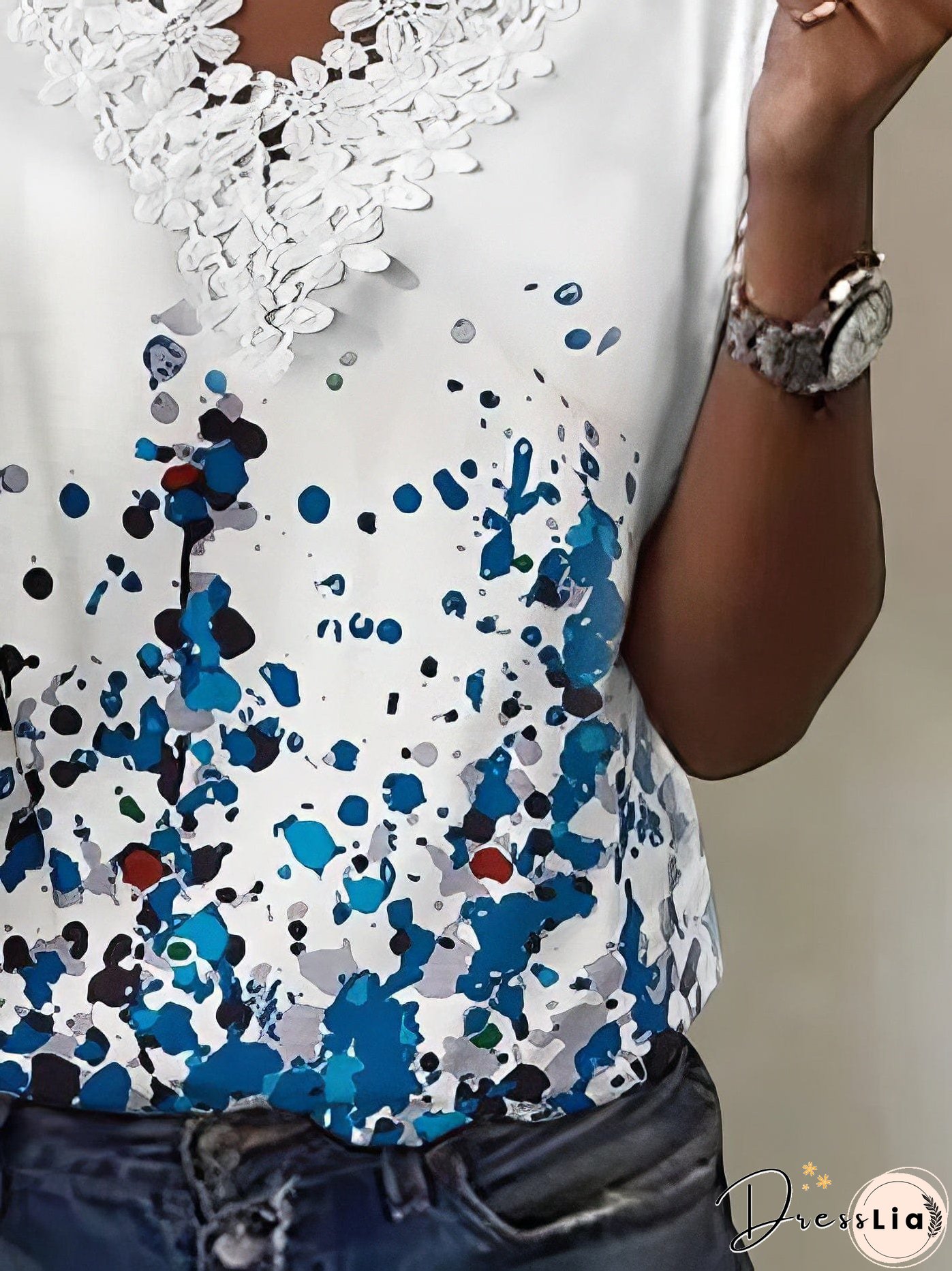 Trendy V-Neck T-Shirt with Lace Trim and Abstract Print