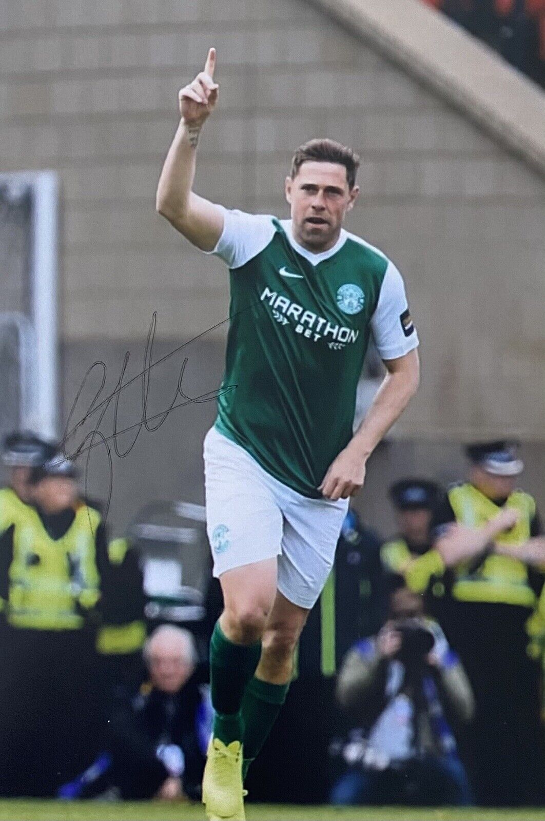 Grant Holt Genuine Hand Signed Hibernian 6X4 Photo Poster painting