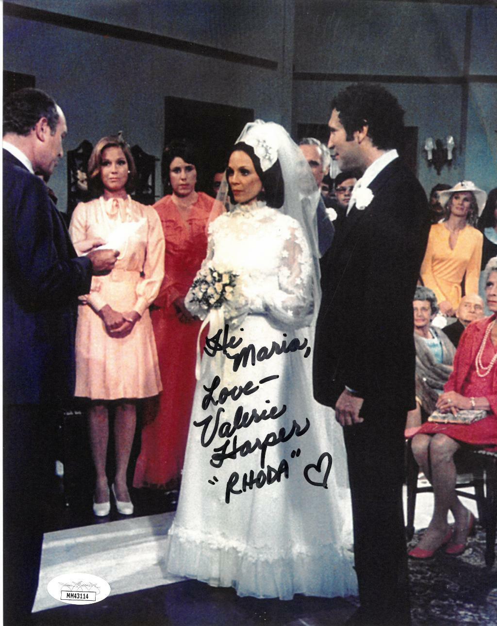 Valerie Harper Signed Rhoda Authentic Autographed 8x10 Photo Poster painting JSA #MM43114