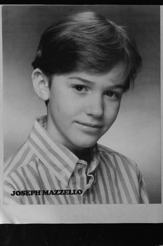 Joseph Mazzello - 8x10 Headshot Photo Poster painting with Resume - Jurassic Park