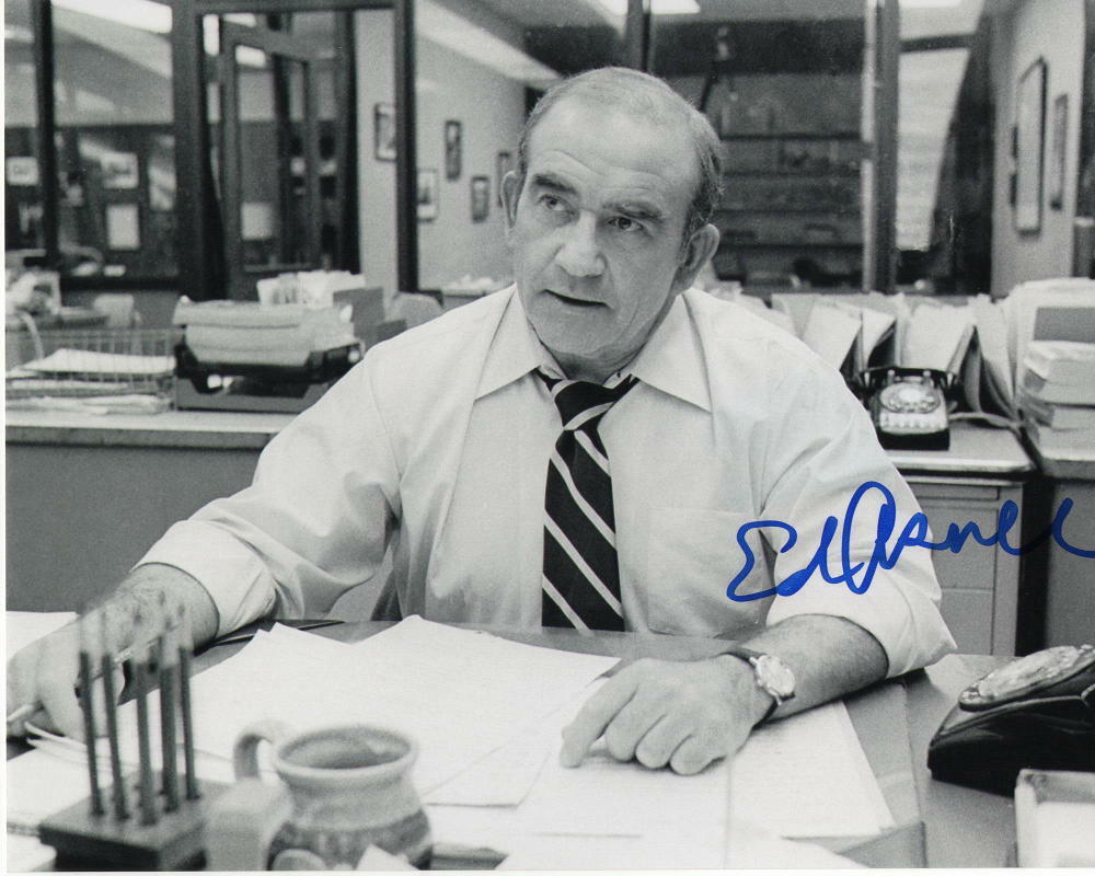 ED ASNER SIGNED AUTOGRAPH 8X10 Photo Poster painting - LOU GRANT THE MARY TYLER MOORE SHOW, UP