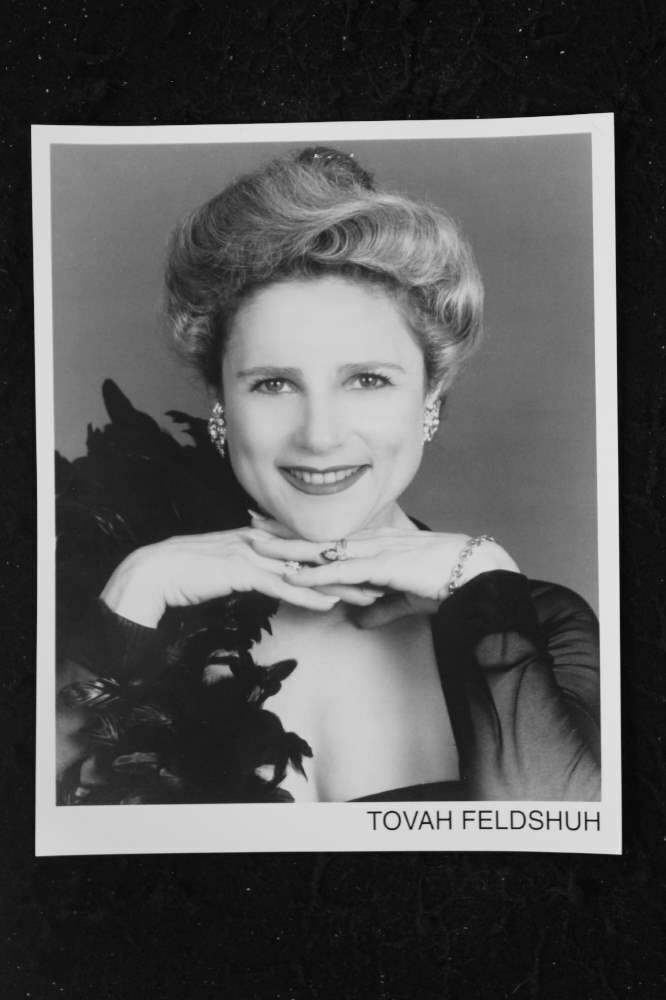 Tovah Feldshuh - 8x10 Headshot Photo Poster painting w/ Resume - Walking Dead