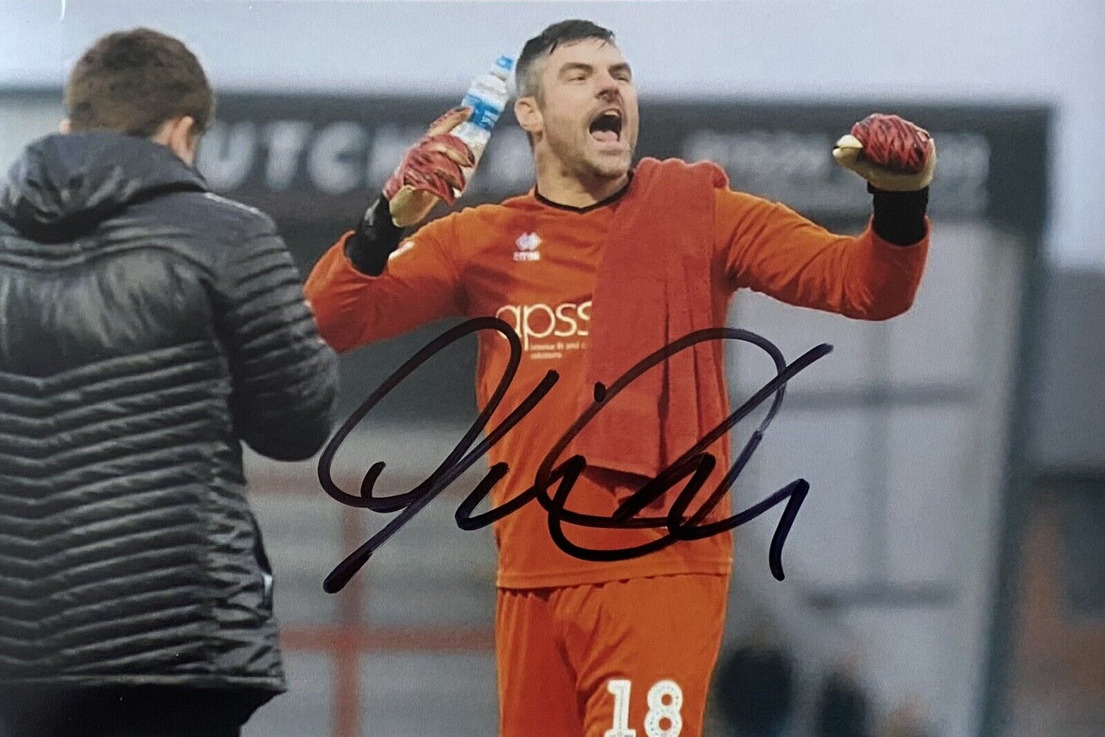 Matt Gilks Genuine Hand Signed Lincoln City 6X4 Photo Poster painting