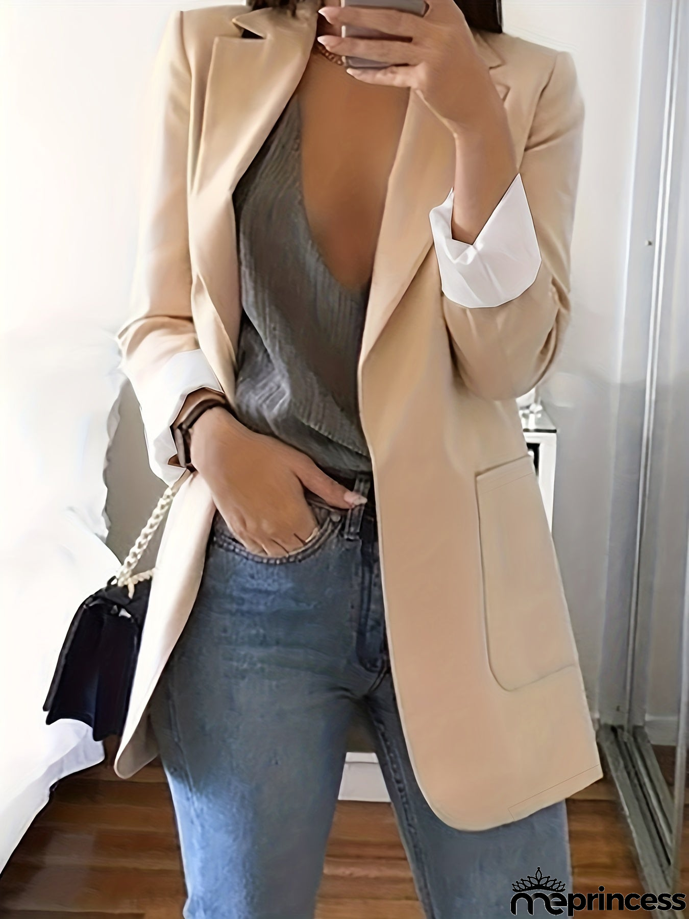 Effortless and Trendy Blazer