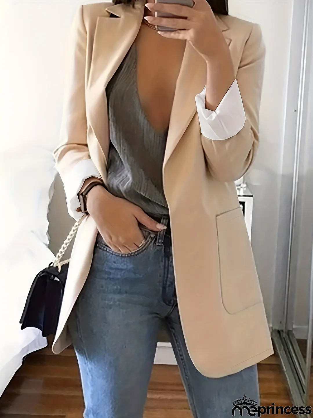 Effortless and Trendy Blazer