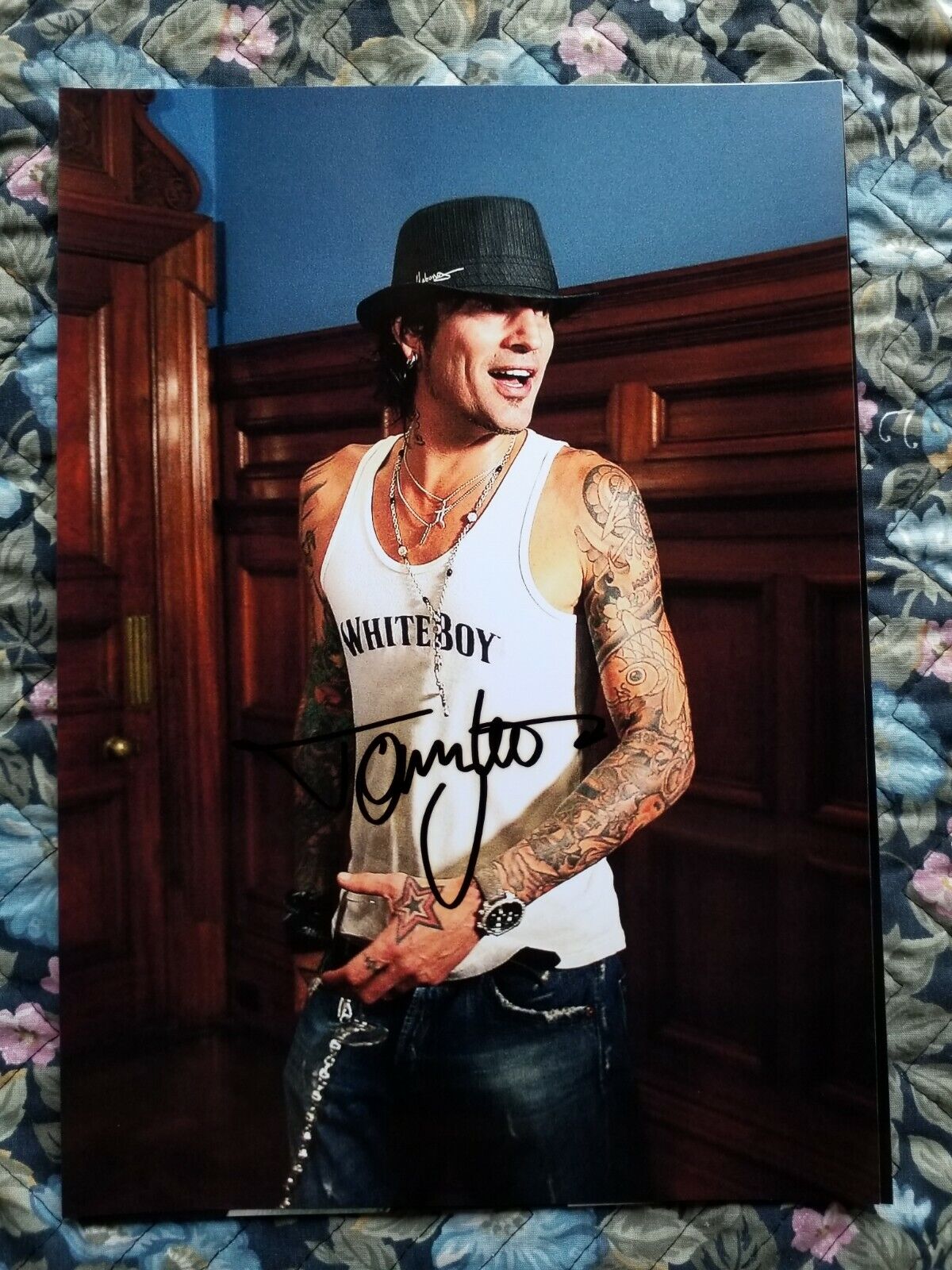 TOMMY LEE Authentic Signed Autograph 11.7 x 8.2 Photo Poster painting MOTLEY CRUE Drummer