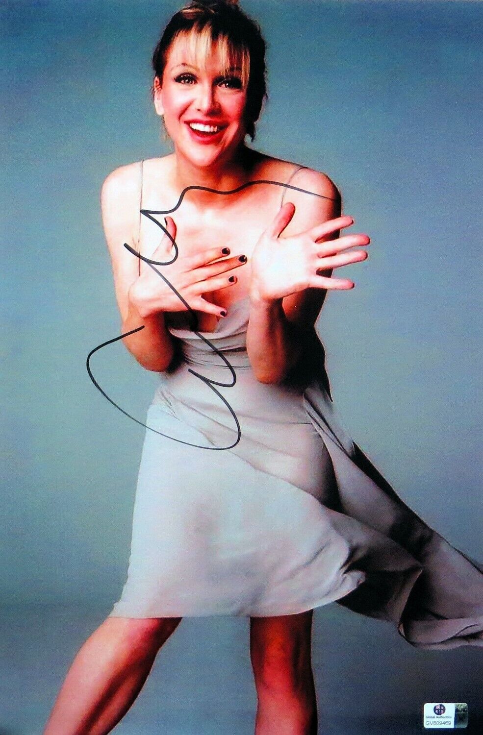 Courtney Love Signed Autographed 10X15 Photo Poster painting Sexy Playful White Dress GV809469