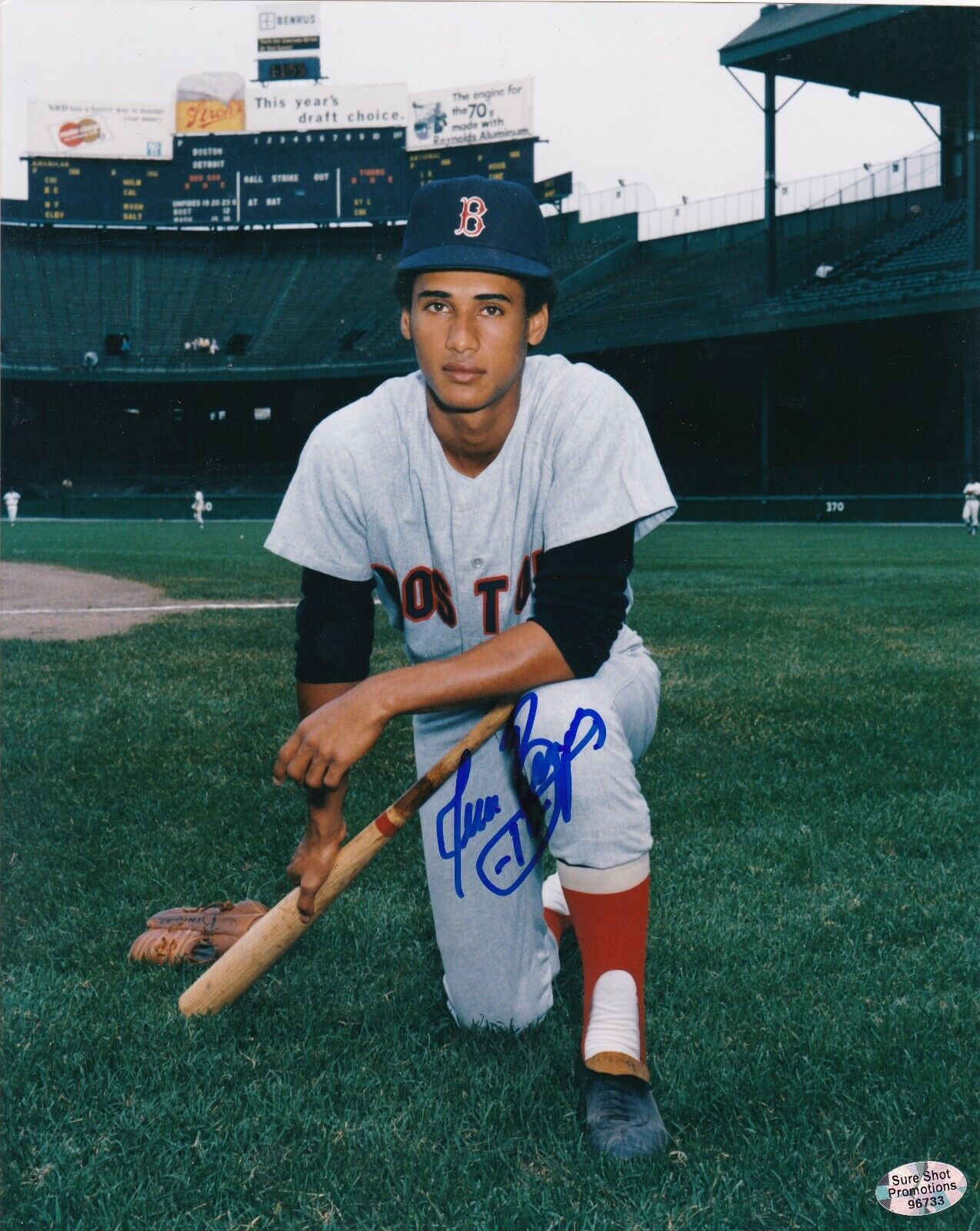 JUAN BENIQUEZ BOSTON RED SOX ACTION SIGNED 8x10