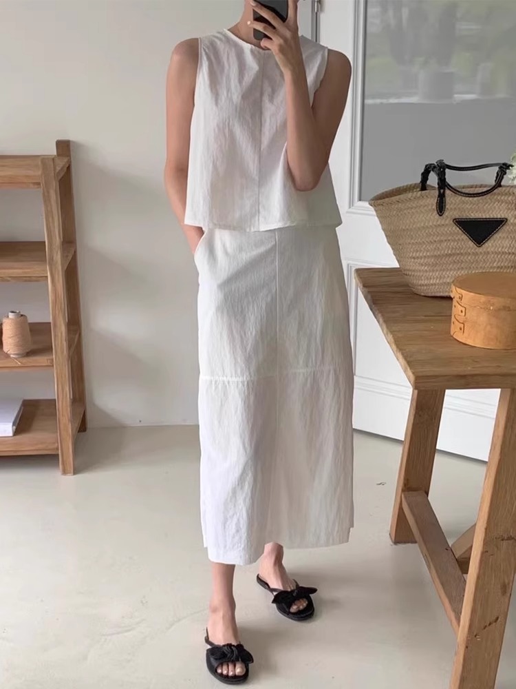 Kanonion White Tank Top Set – Retro Korean Style Two-Piece Outfit for Women’s Summer 2025  